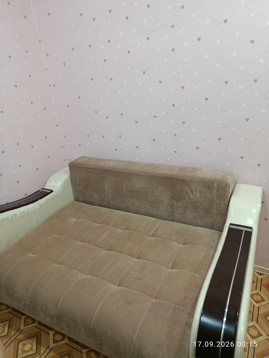 Продам.Диван . Срочно