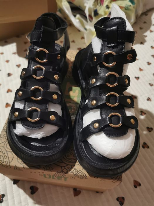 Продам детские сандали