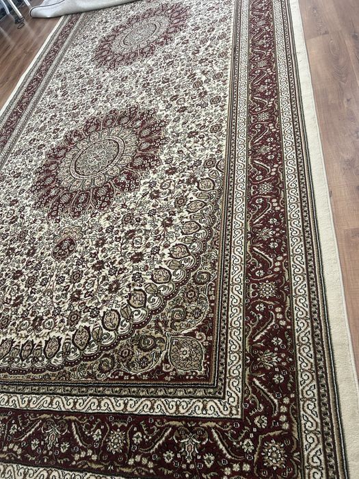 Продаю 2 красивых ковра 2,5 × 5 м