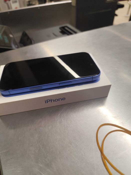 Vând iPhone 16 128 GB UltraMarine 5g