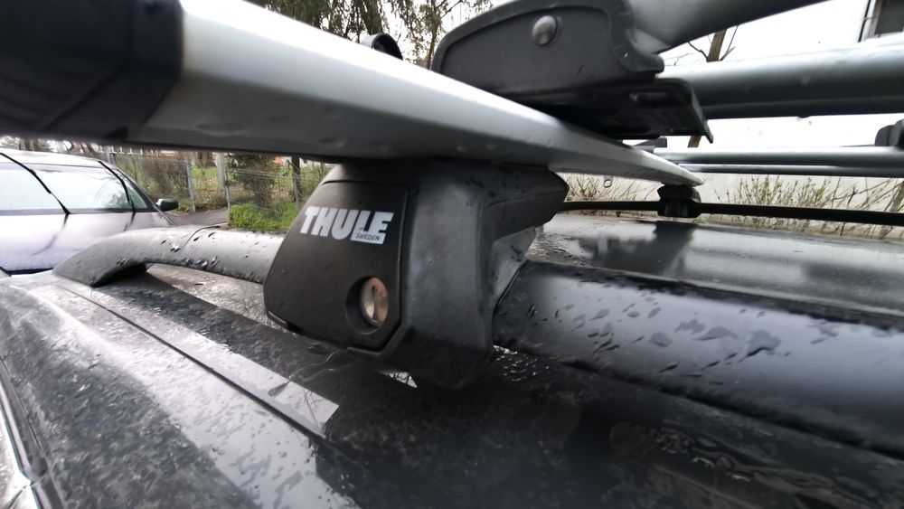 Vând bare transversale Thule wingbar VW B7