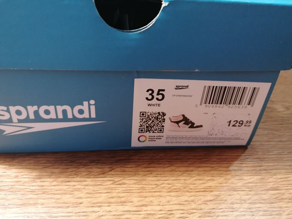 Vând adidași înalți pt fete