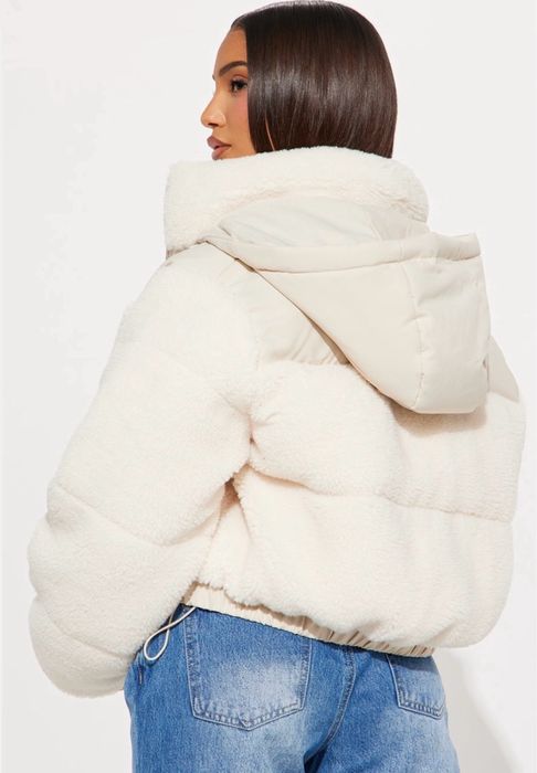 Бежово пухено яке