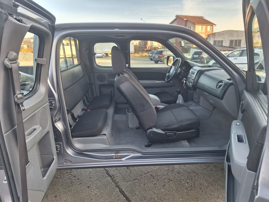 Mazda bt50 2.5 diesel 4x4 mic mare clima an 2010