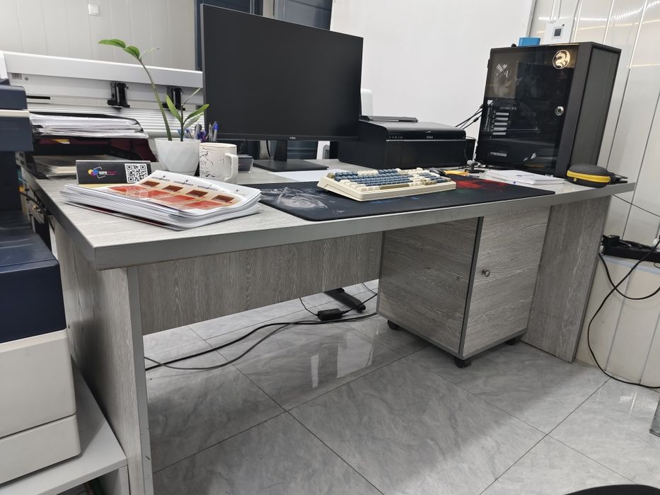 Kompyuter stol sotiladi