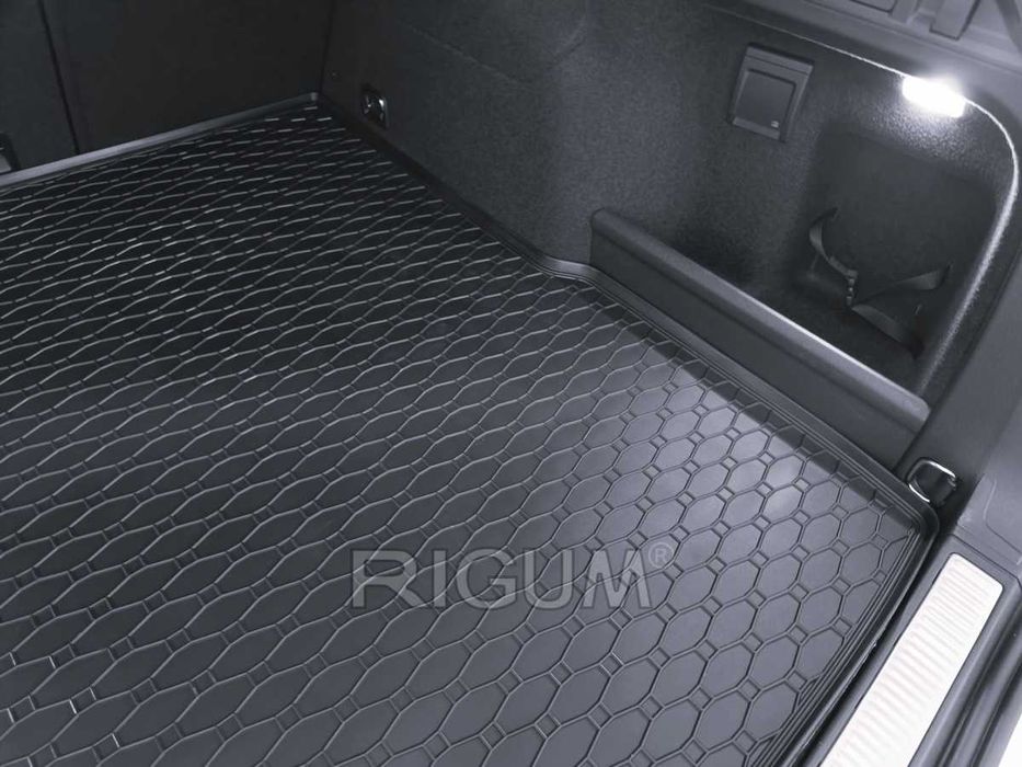 Гумени стелки или багажник SKODA Superb от 2024 г.