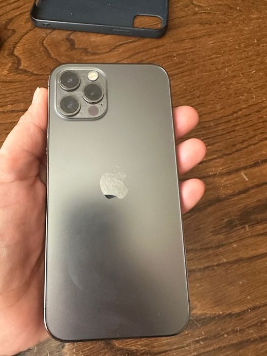 Продавам Iphone 12 pro