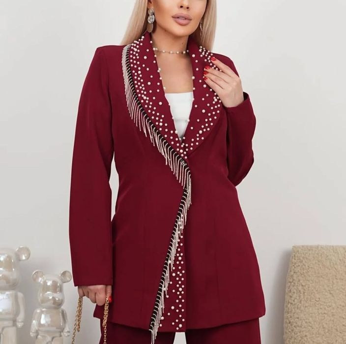 Женский брючной костюм