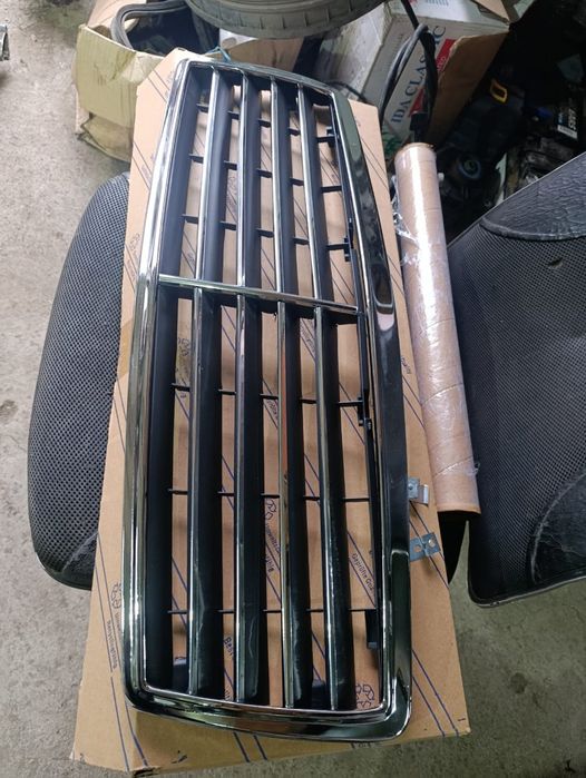 Решетка капота мерседес W202 C180 C200