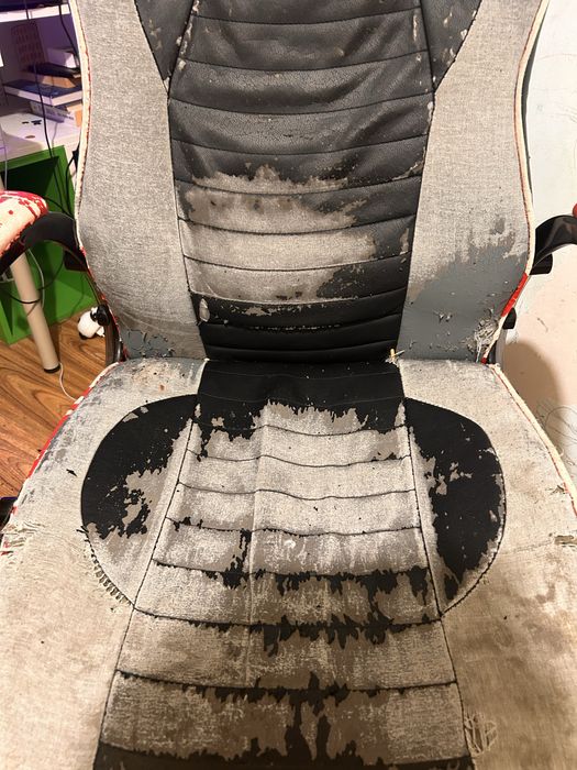 Геймърси стол- много използван и накъсан