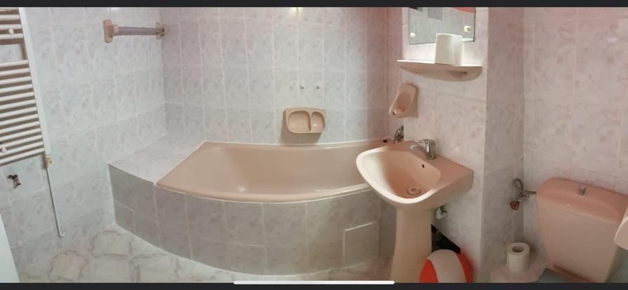Vand apartament 3 camere