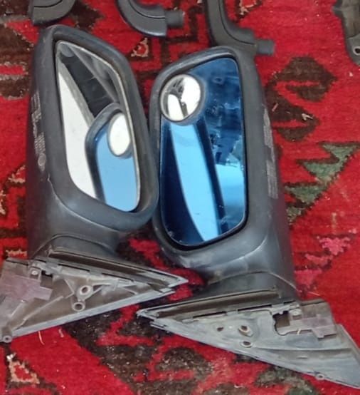 Продам правое зеркало на Ауди 100 С4