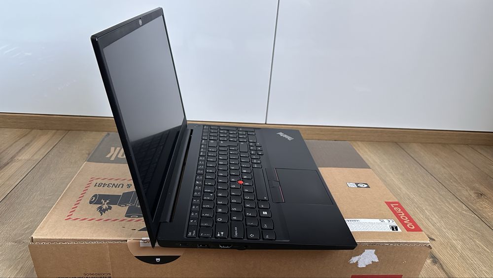 Лаптоп Lenovo ThinkPad E15 Gen 2 Intel i5-1135G7 16GB RAM 256GB SSD Windows 11 Pro