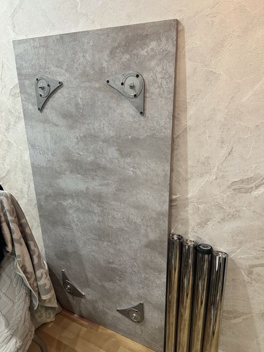 Продам стол кухонный