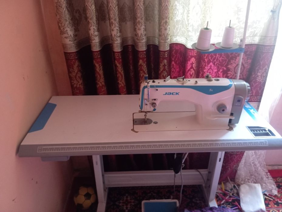 Продаю швейную машинку срочно