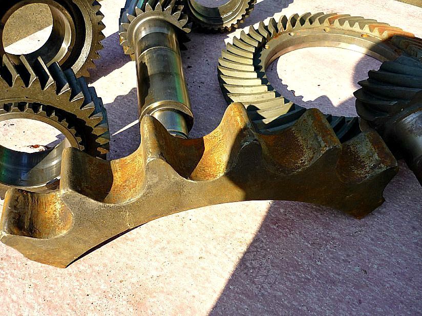 Confectionam pinioane , planetare si grupuri conice de utilaje