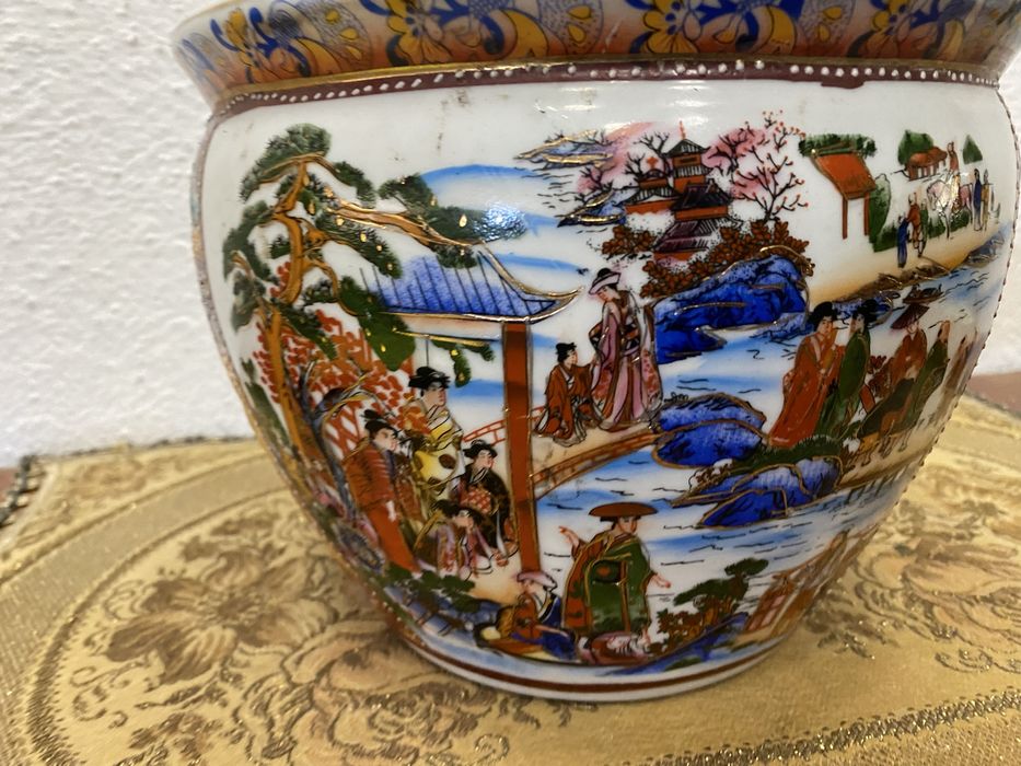 Китайска порцеланова кашпа с маркировка