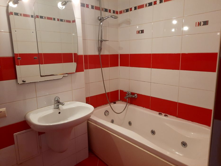 Inchiriez apartament regim hotelier