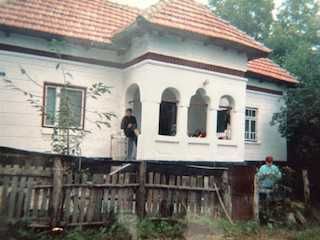 Vand Casa batraneasca + teren 3.000 mp – CARSTANESTI, VALCEA