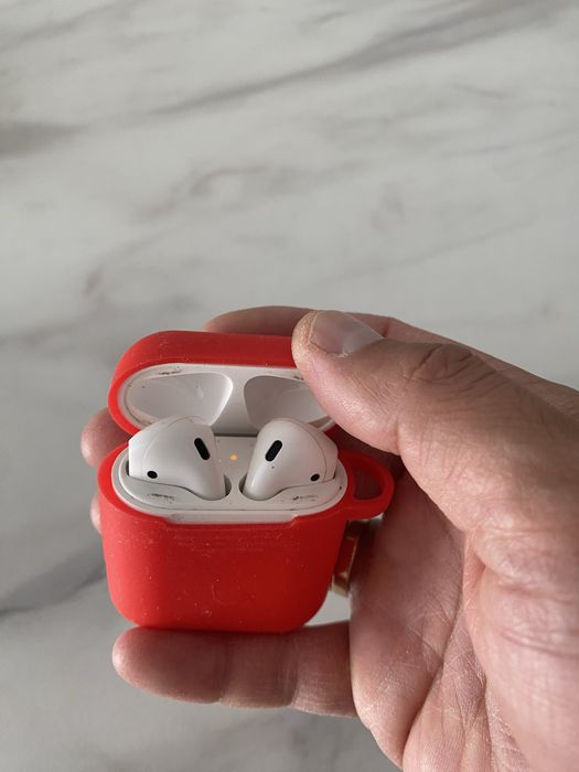 Продам наушники Airpods