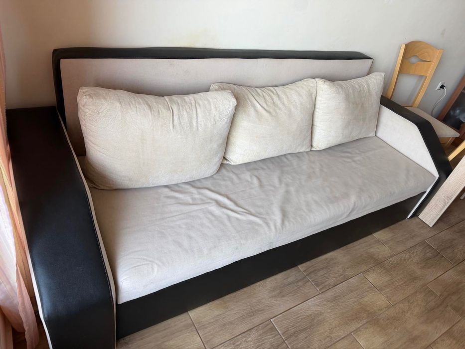 Диван кожен триместен разтегателен - 100€