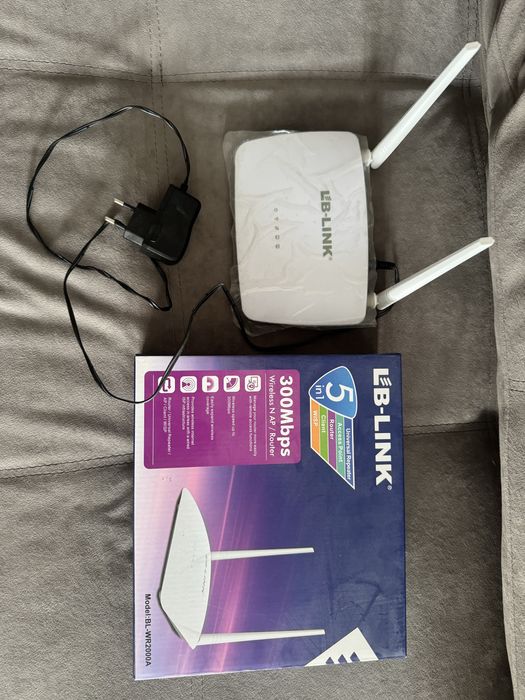 Роутер с WI FI LB link 300 Mb/s  в хорошем состоянии