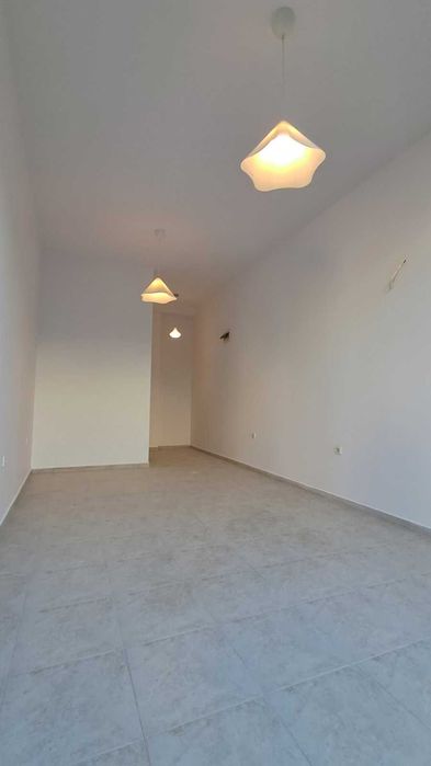 Магазин под наем-център на гр. Хисаря, 25 кв. м.