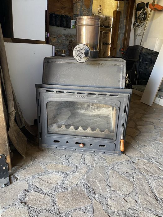 Камина за вгражданес водна риза ПРИТИ 18+6 kw използвана две зими