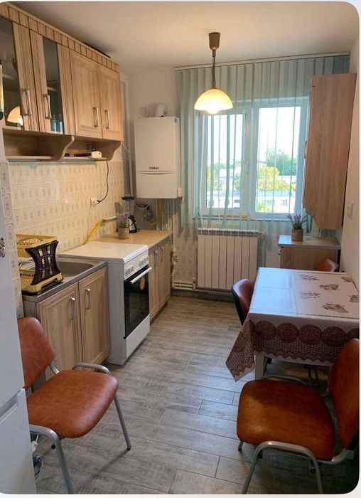 Inchiriez apartament 3 camere