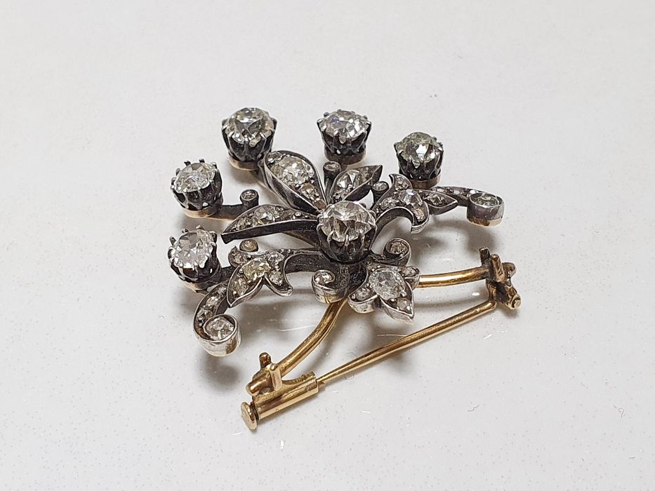 Broșă cu diamante naturale din aur galben de 14K și argint 800