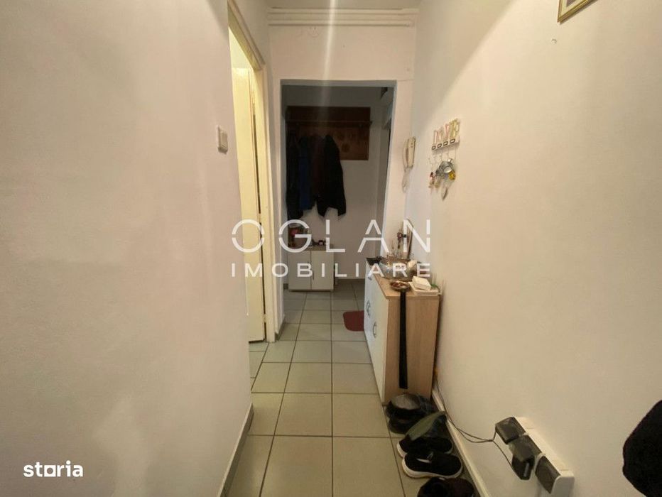 Apartament 3 camere, etaj 2, strada Semaforului