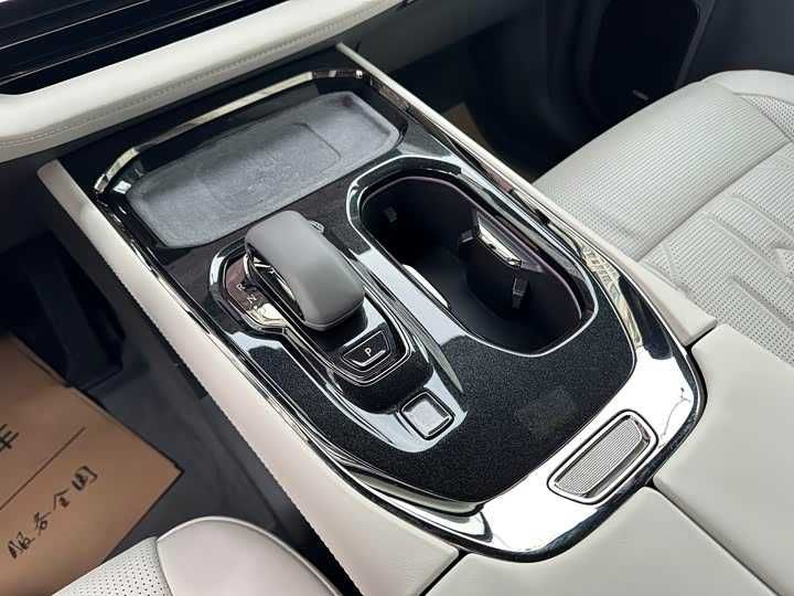 Zeekr 009 4WD 108kWh 6-местный