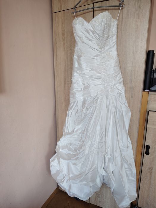 Елегантна булчински рокля