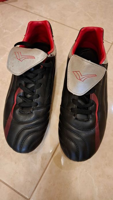 Футболни обувки бутонки 42-43