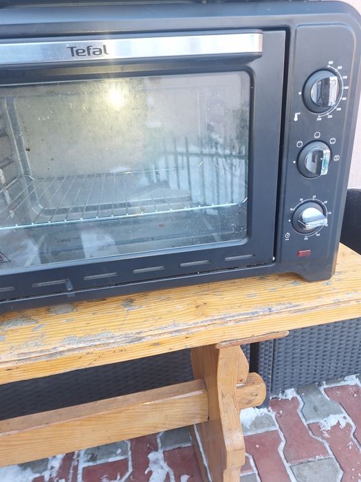 Vând  cuptor electric Tefal și un cuptor cu microunde Whirlpool   .