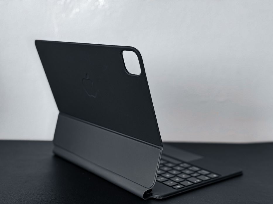 Tastatură / Husă Apple iPad Magic Keyboard pt iPad 11” -  impecabilă