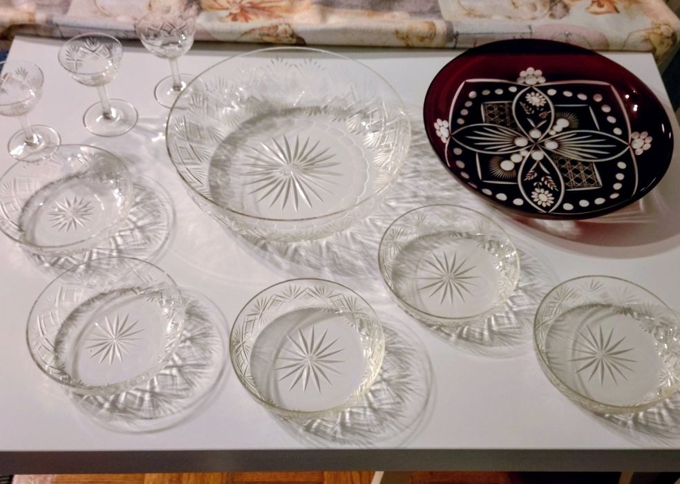 Platou, farfurioare, pahare cristal
