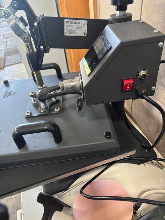 Presă termică 8 în 1 pentru tricouri, căni, șepci – 38×38 cm