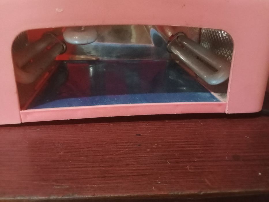 Продам маникюрную лампу