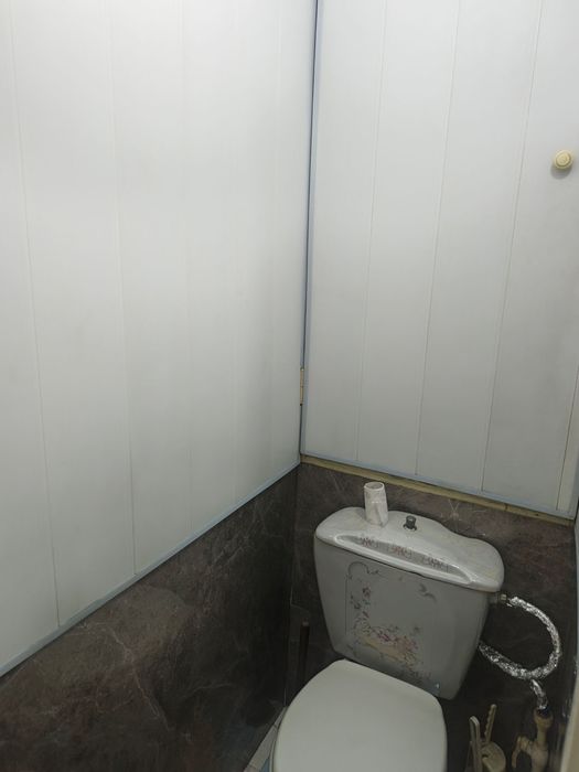 Чиланзар 16. Срочно Продаю 1 переделенная в 2 х. 1 этаж