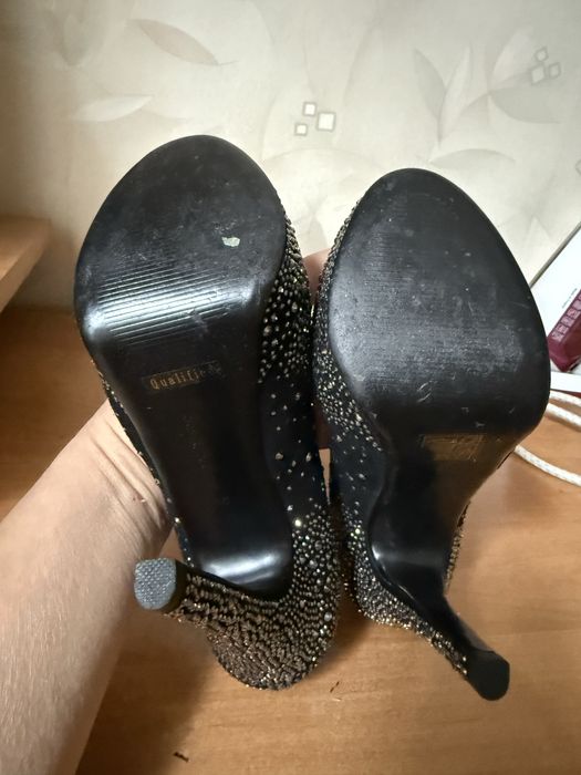 Женские вечерние туфли