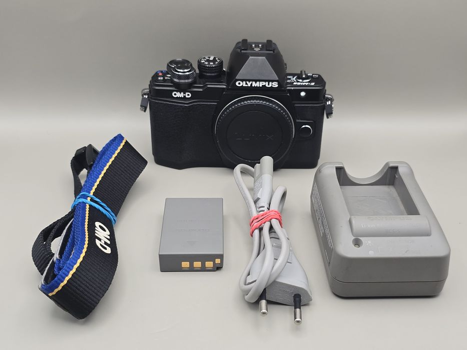 Body Olympus OM-D E-M10 Mark II (varianta complet neagră / Black)