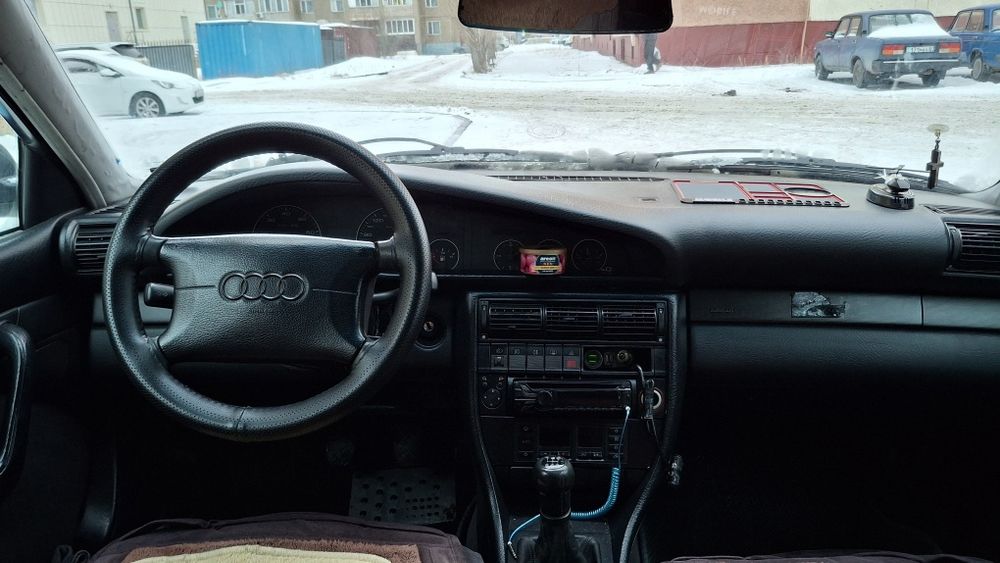 Машина Audi A6, 1995 г
