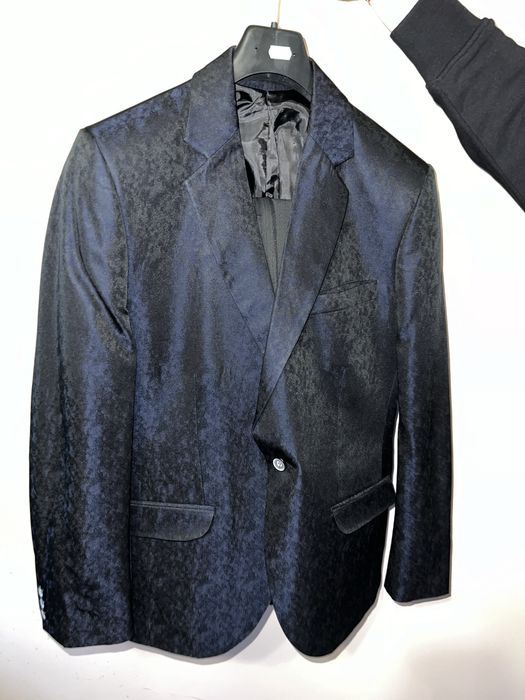 мъжки костюм.