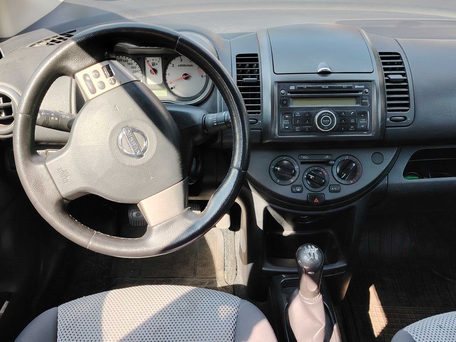 продавам автомобил Nissan Note