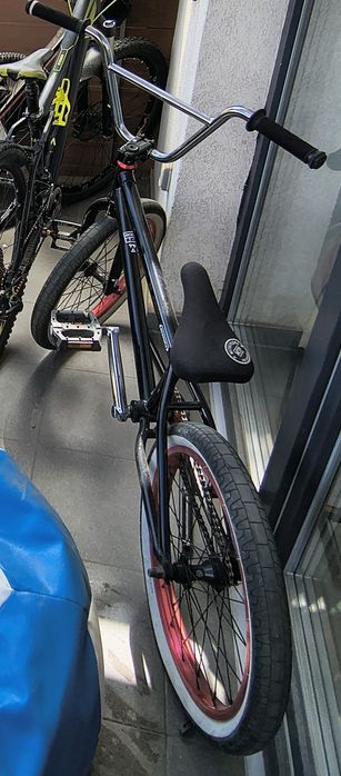 Vând BMX wethepeople nou