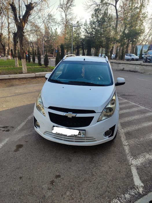 Шевралет спарк сотилади