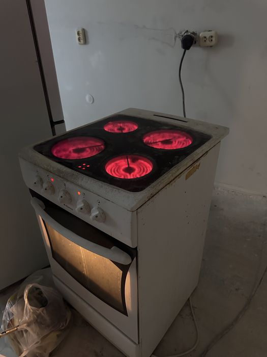 Продается Диван. эл Плита. и ванна