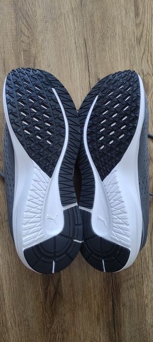 Маратонки Adidas и Puma