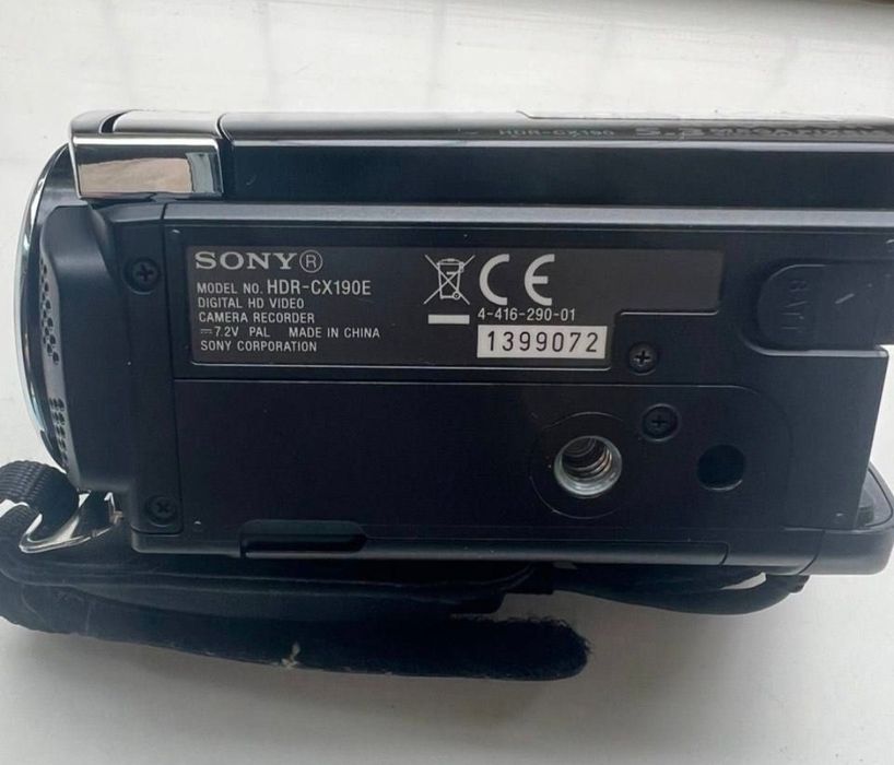 Видеокамера Sony HDR-CX190E